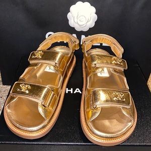 Bnib Chanel 22C golden gold laminated CC logo Dad sandals flat strap ultra rare